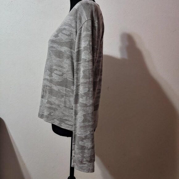 Monrow Women's Camo Sweatshirt - Picture 4 of 7